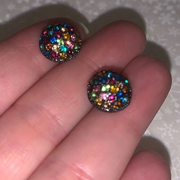 MULTI COLORED CRYSTAL DOME STUD EARRINGS - Picture 6 of 9